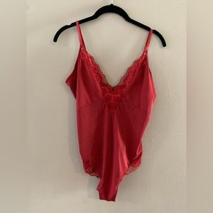 True & Co Lingerie Soft Lace Bodysuit red sz large NWT